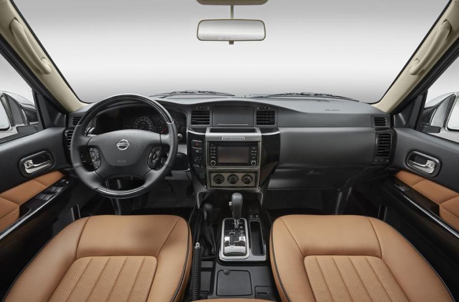 Торпедо Nissan Patrol Super Safari (Y61) 2017 года  (фото 9 из 17)